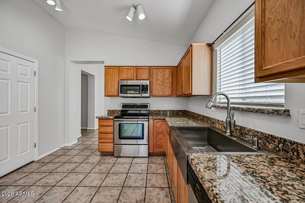 952 Banning Street - Photo 1
