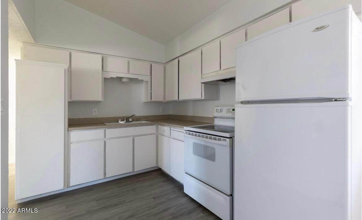 2020 Hayward Avenue - Photo 1