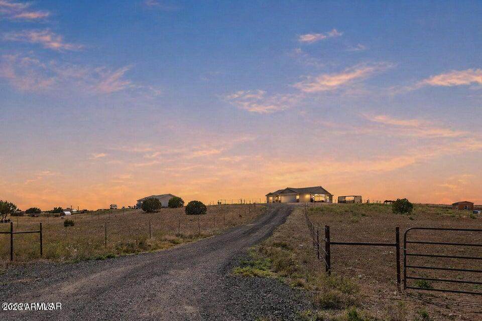 660 Foothills Boulevard - Photo 1