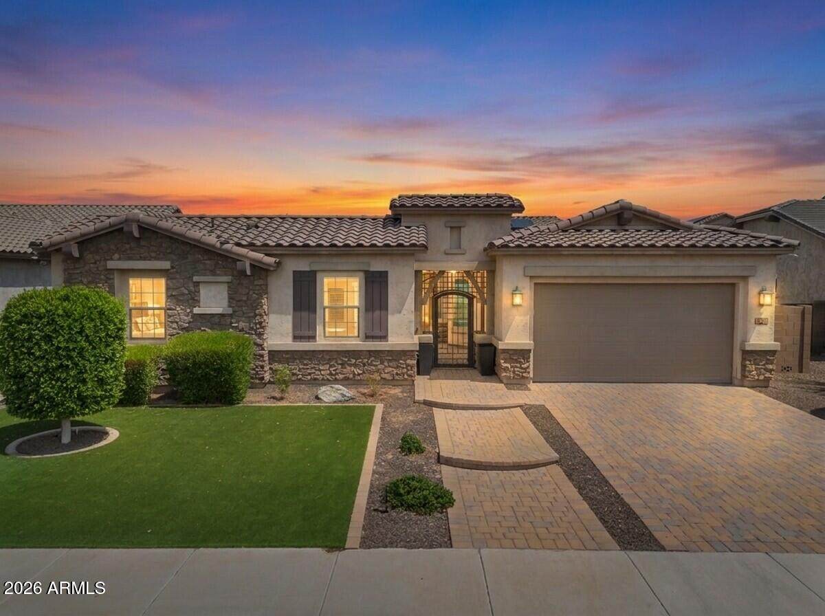 992 Parkview Drive - Photo 1
