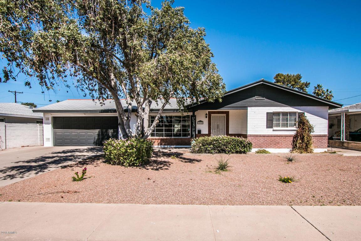 1832 Minnezona Avenue - Photo 1