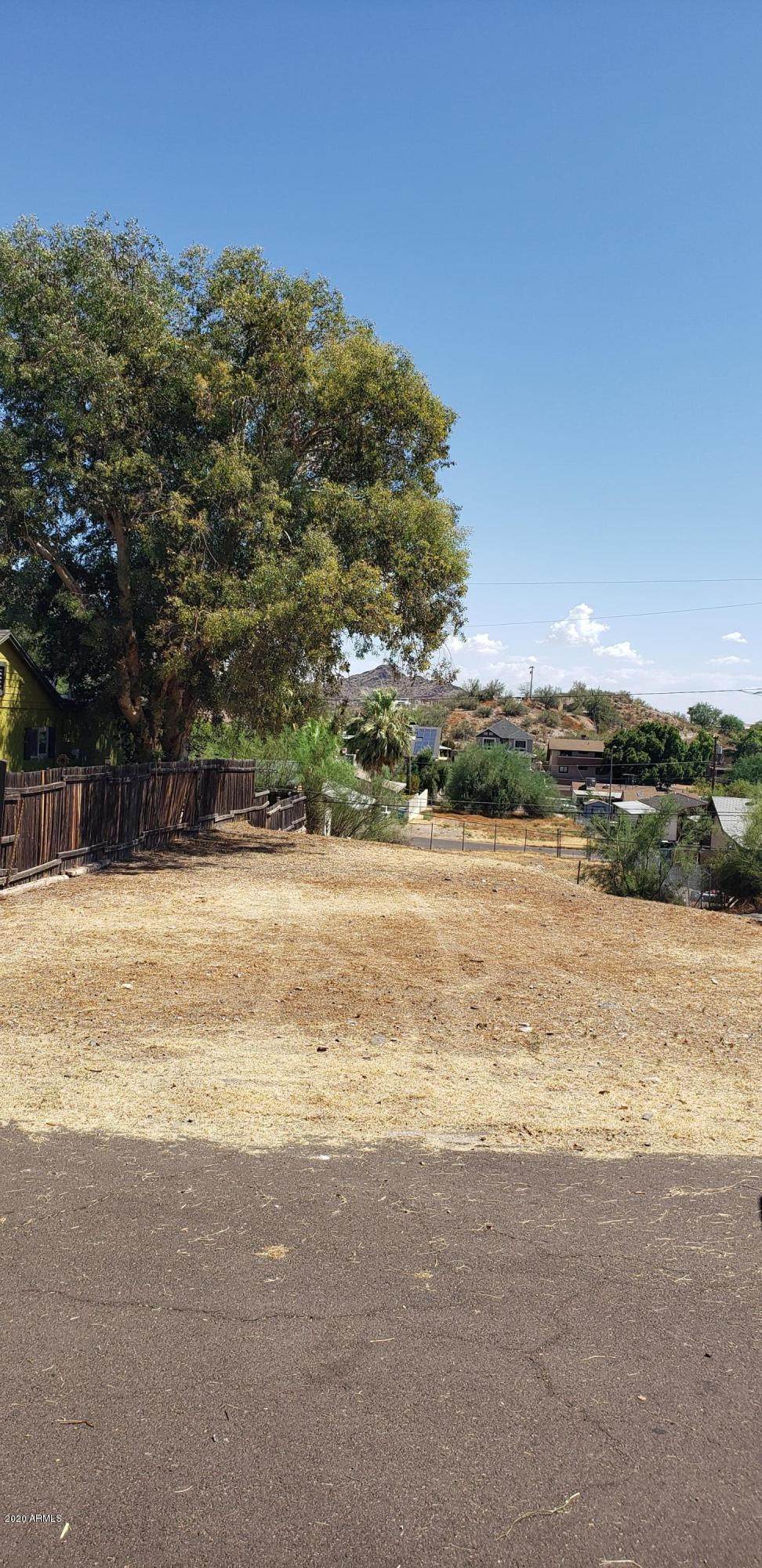 1533 Sunnyside Drive - Photo 1