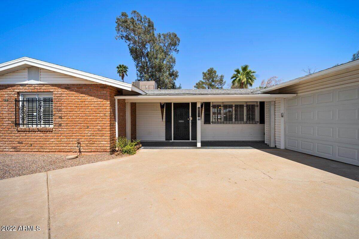 811 Longwood Loop - Photo 1