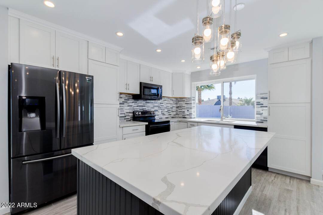6729 Kings Avenue - Photo 1