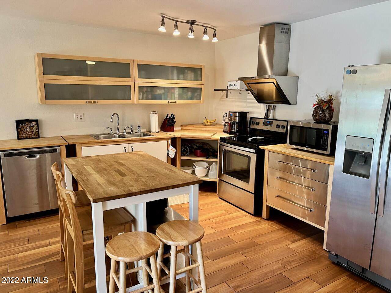 5525 Thomas Road - Photo 1