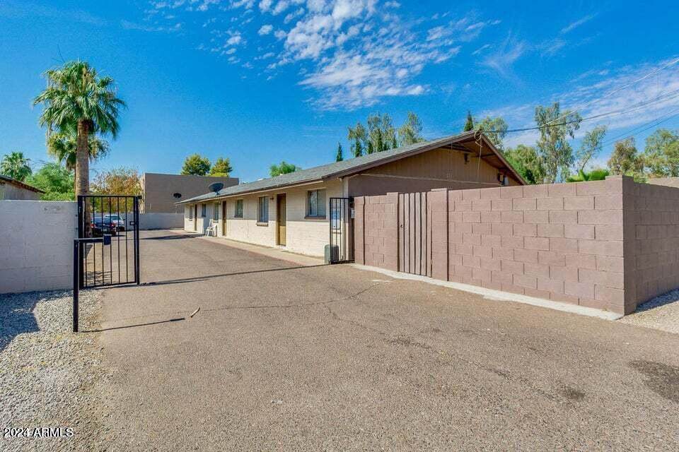 2311 Glenrosa Avenue - Photo 1