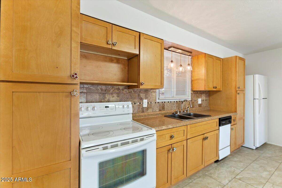711 Laurel Drive - Photo 1