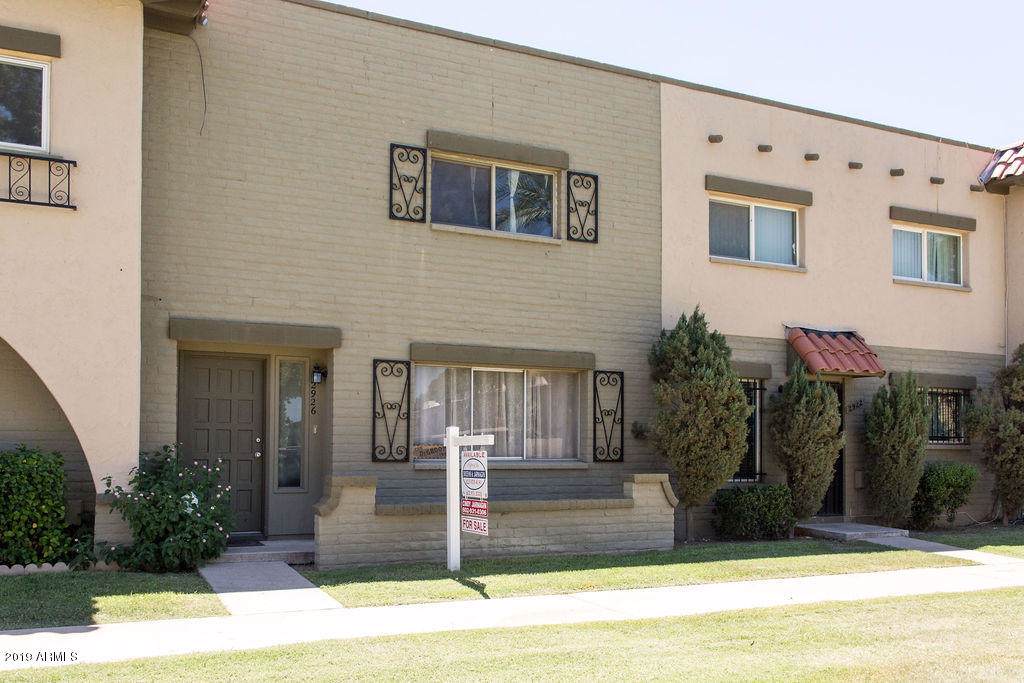 2926 Clarendon Avenue - Photo 1