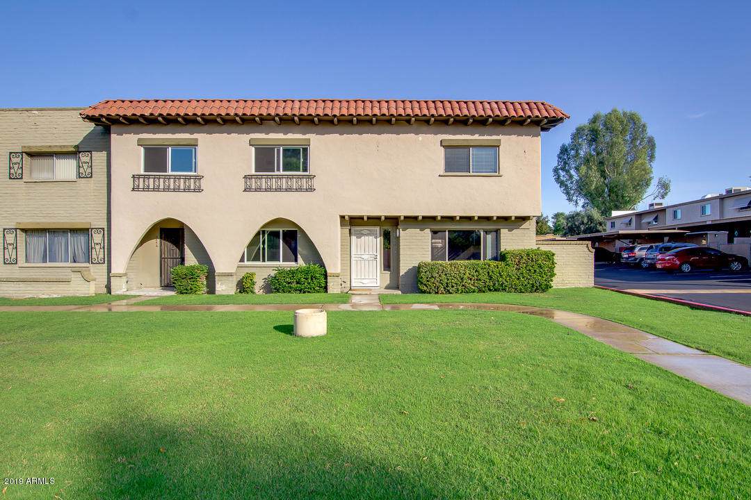 2860 Clarendon Avenue - Photo 1