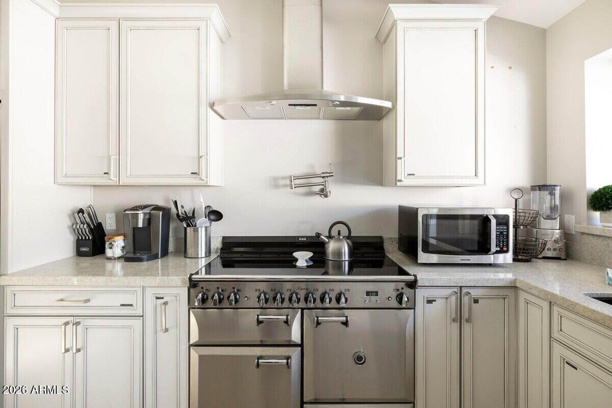 3037 Clarendon Avenue - Photo 1