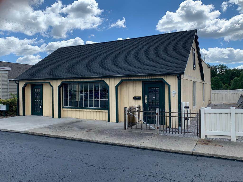 1505 Claremont Ave - Photo 1