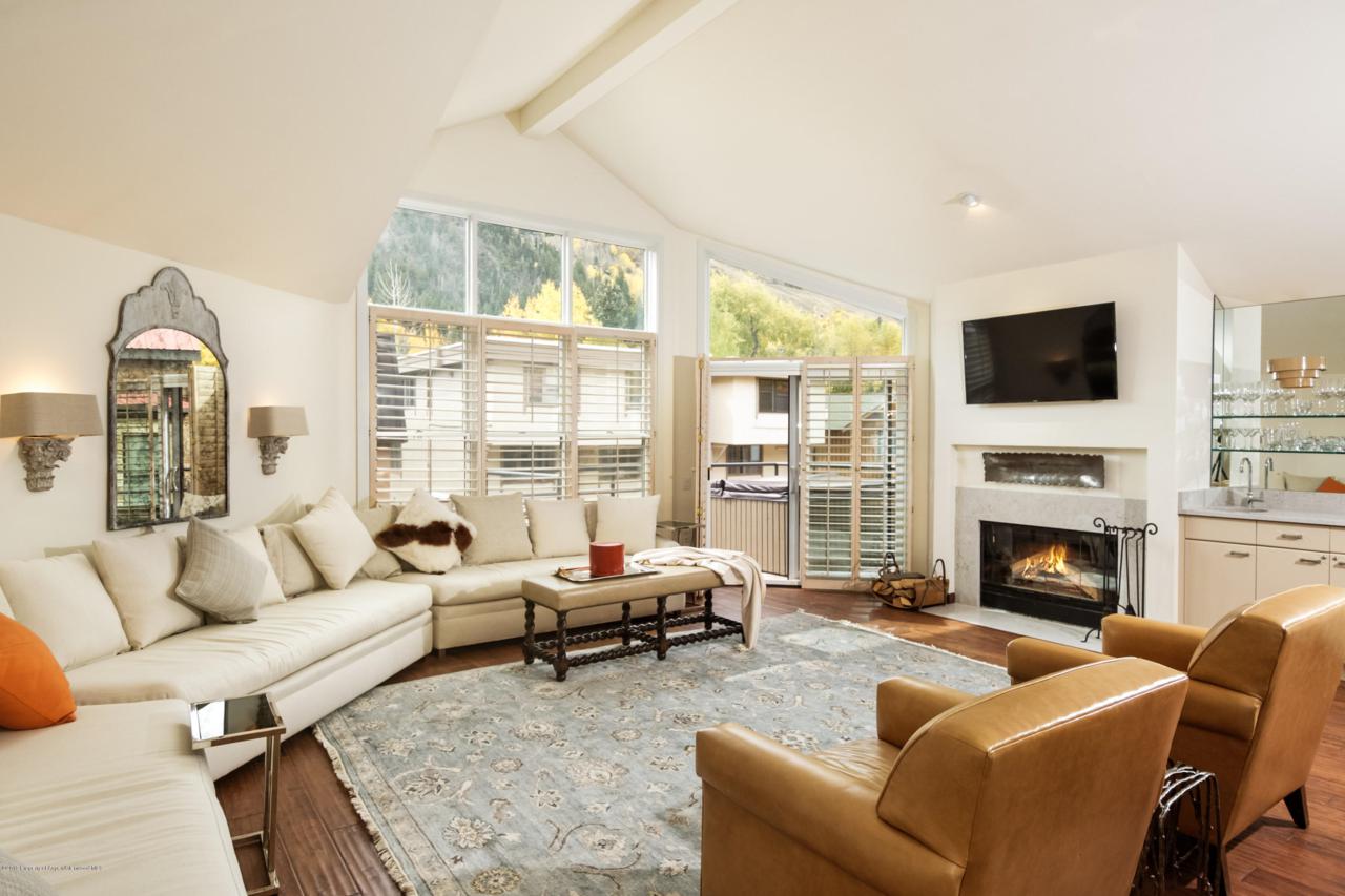 927 Durant Avenue - Photo 1