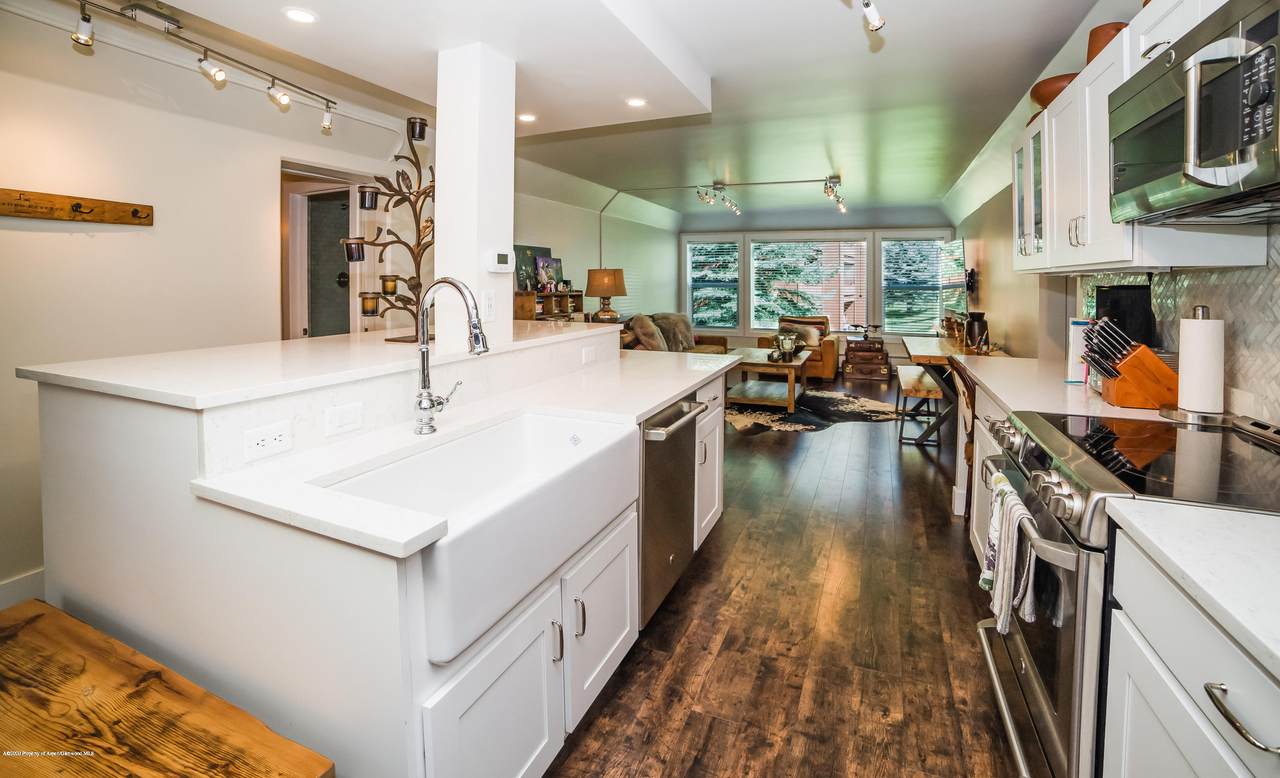 1045 Vine Street - Photo 1