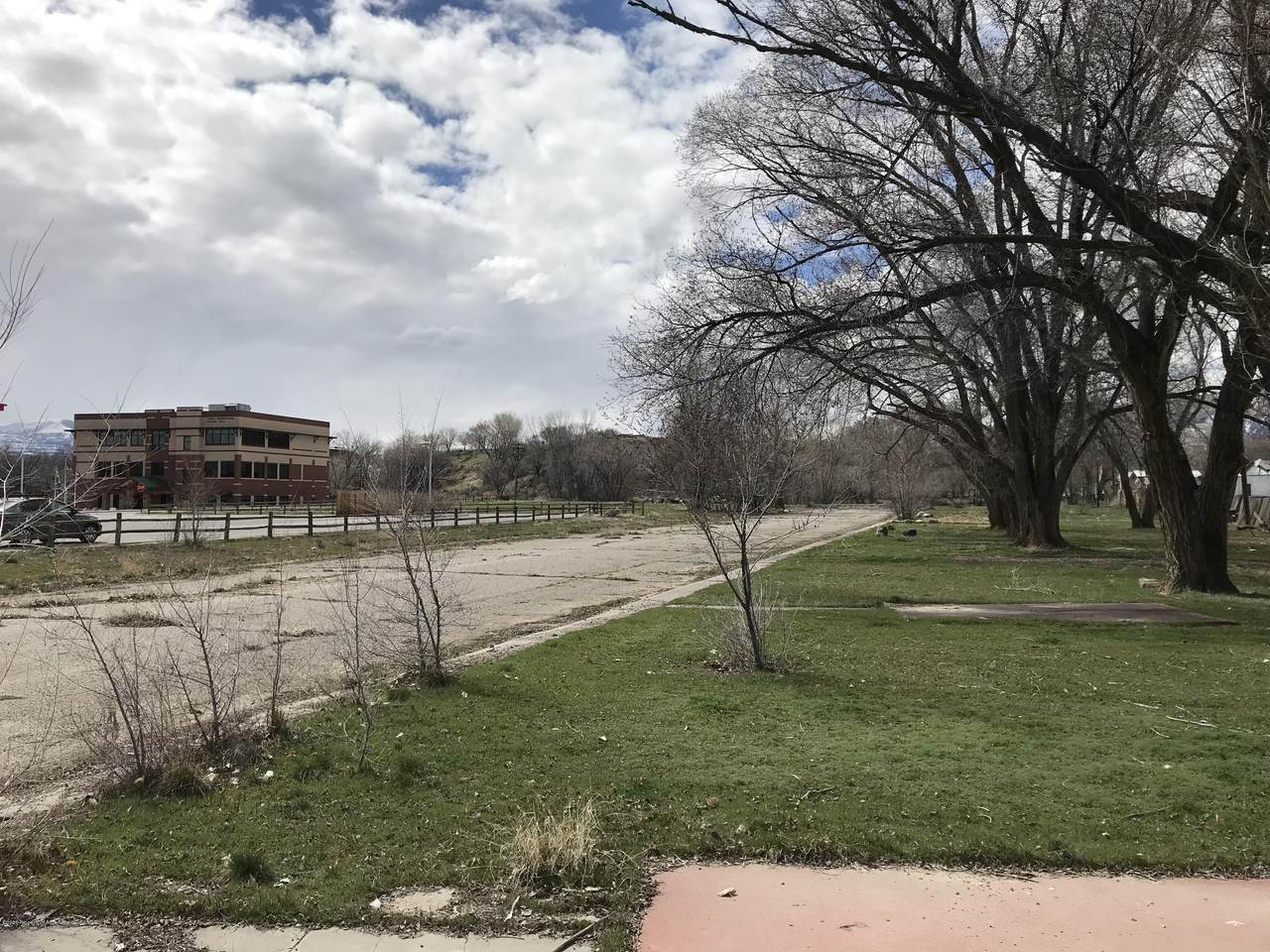 1415 Railroad Avenue - Photo 1