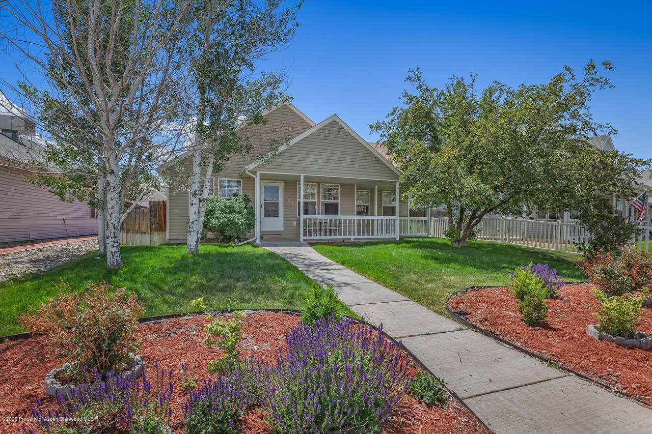 423 Columbine Drive - Photo 1