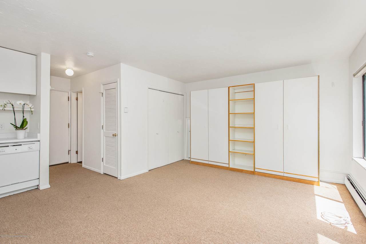 725 Main Street - Photo 1