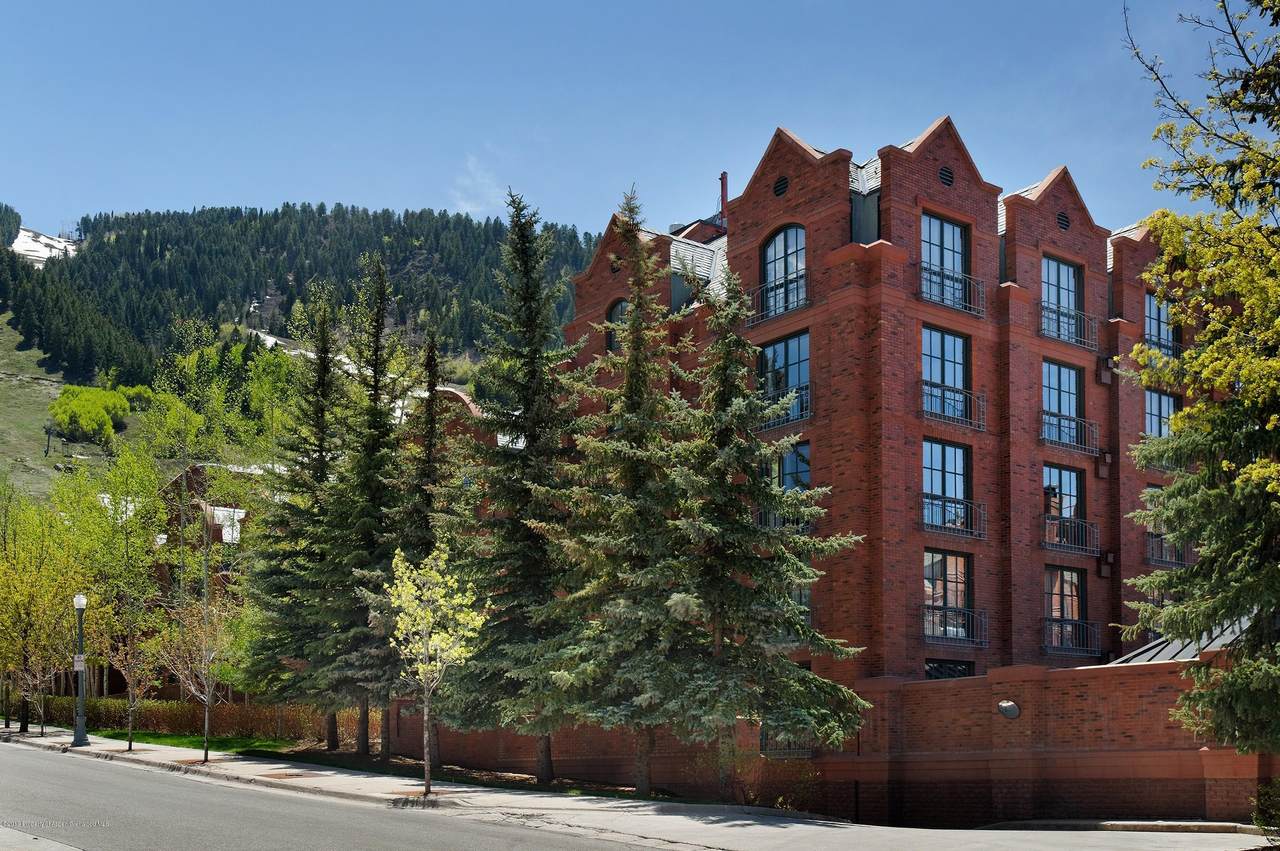 315 Dean Street - Photo 1