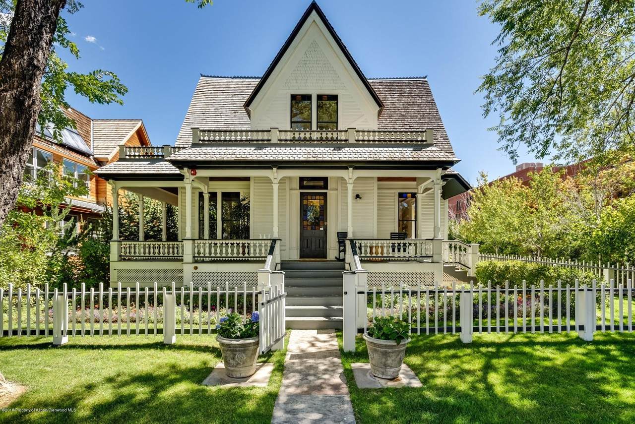 202 Monarch Street - Photo 1