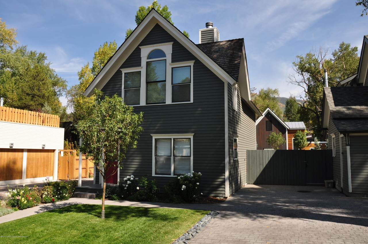 334 Hallam Street - Photo 1
