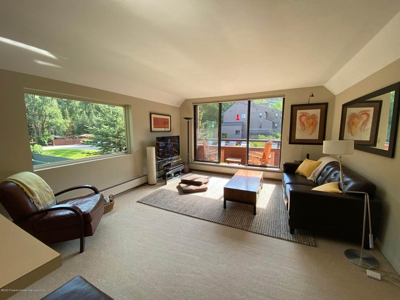 1134 Vine Street - Photo 1