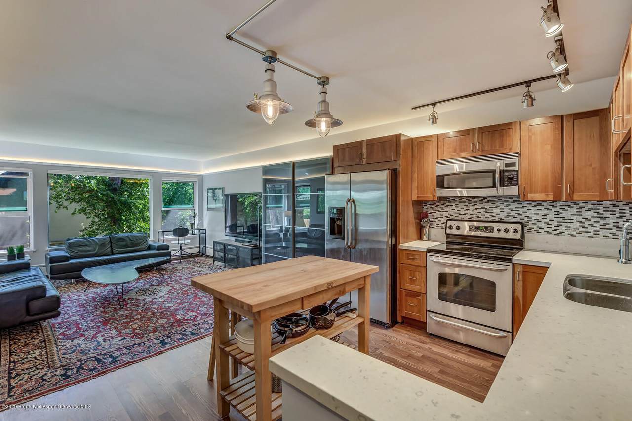 1047 Vine Street - Photo 1