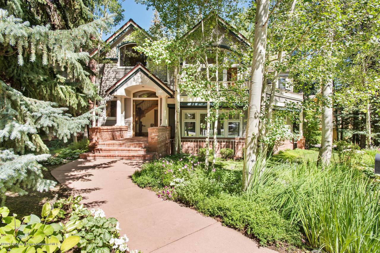 205 6th Street - Photo 1