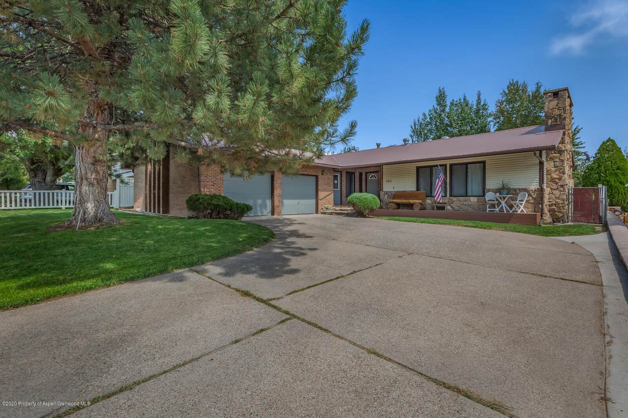 550 Aspen Avenue - Photo 1