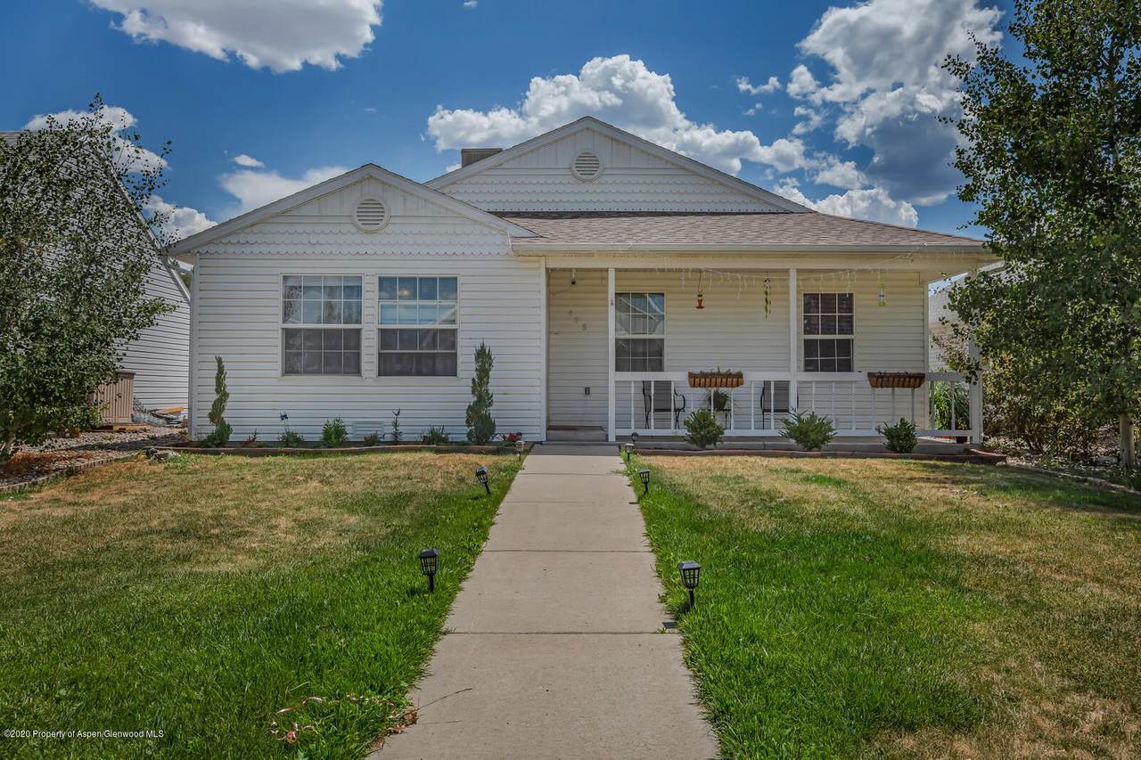 435 Columbine Drive - Photo 1