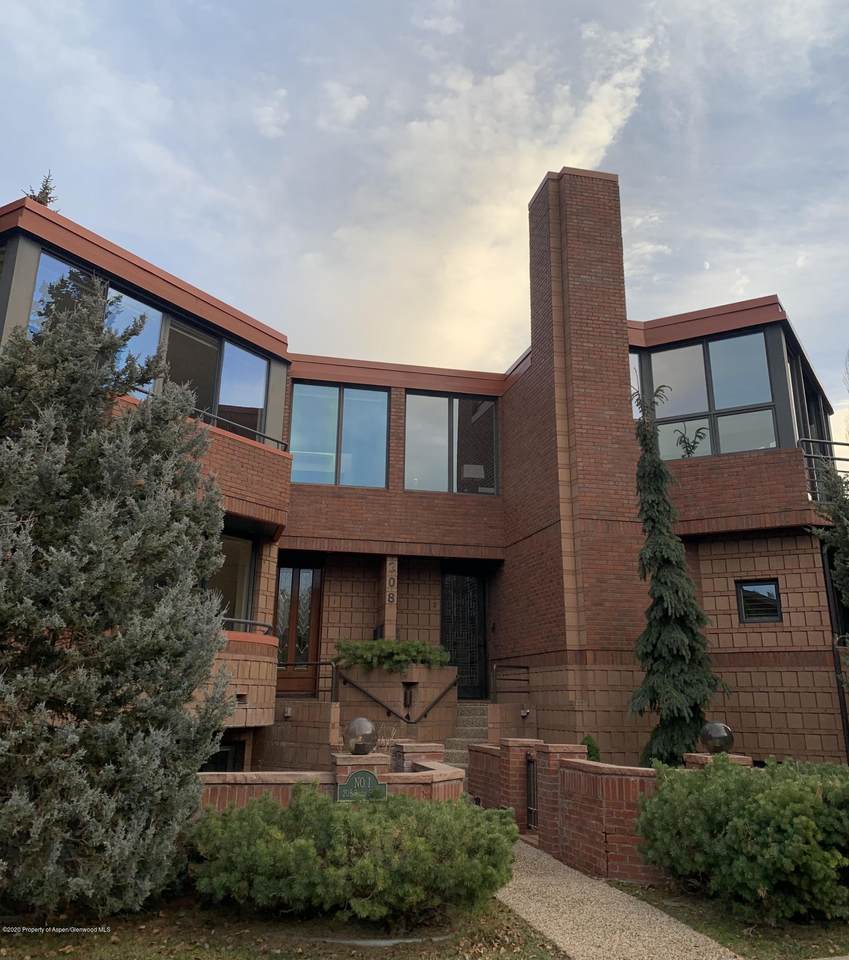 208 Spring Street - Photo 1