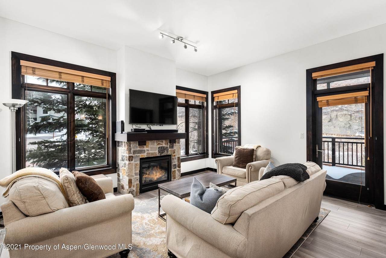 60 Carriage Way - Photo 1