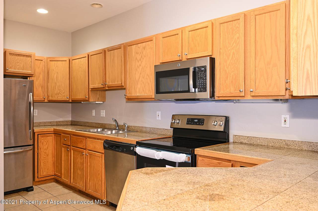 1400 Valley Road - Photo 1