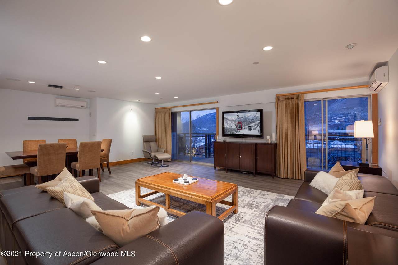 555 Durant Avenue - Photo 1