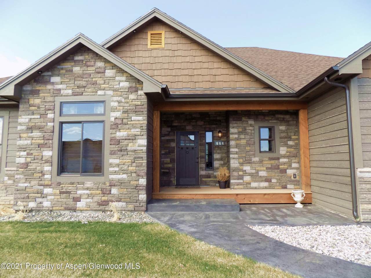 664 Overlook Place - Photo 1