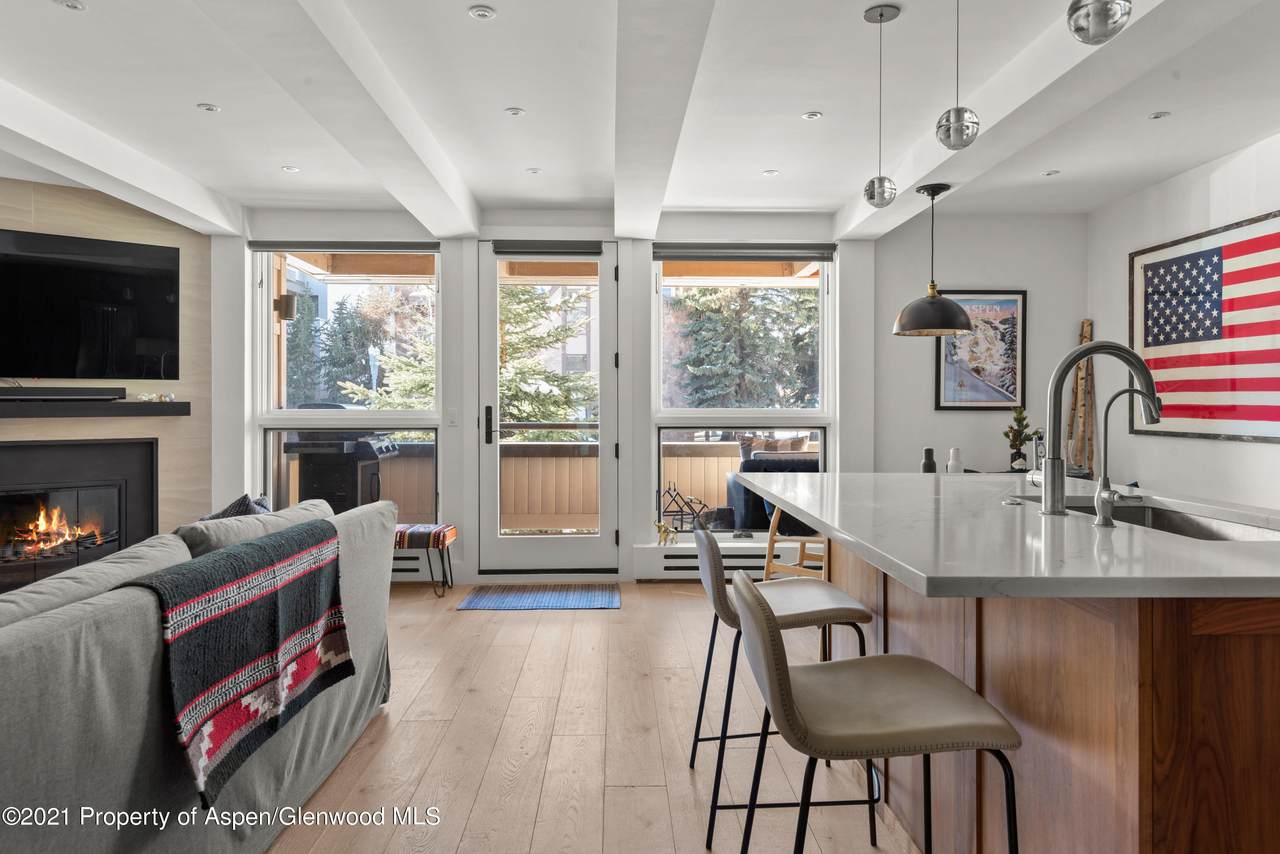 600 Main - Photo 1