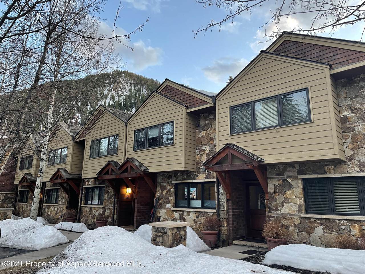 625 West End Street - Photo 1