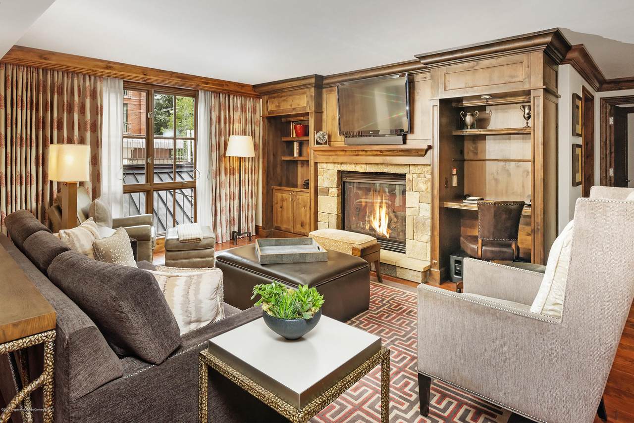 315 Dean Street - Photo 1