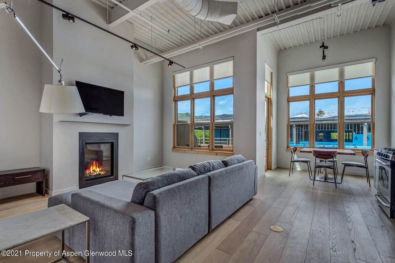 231 Robinson Street - Photo 1
