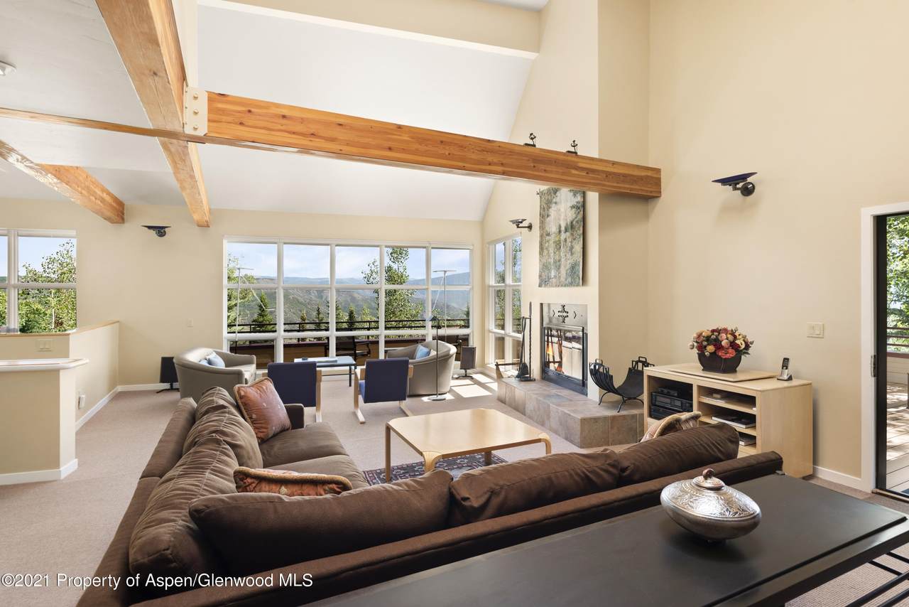 964 Faraway Road - Photo 1