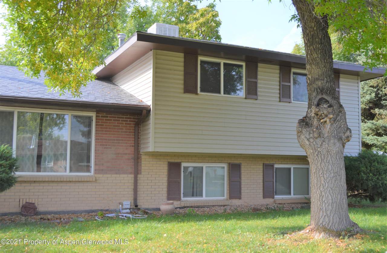 2113 Yosemite Road - Photo 1
