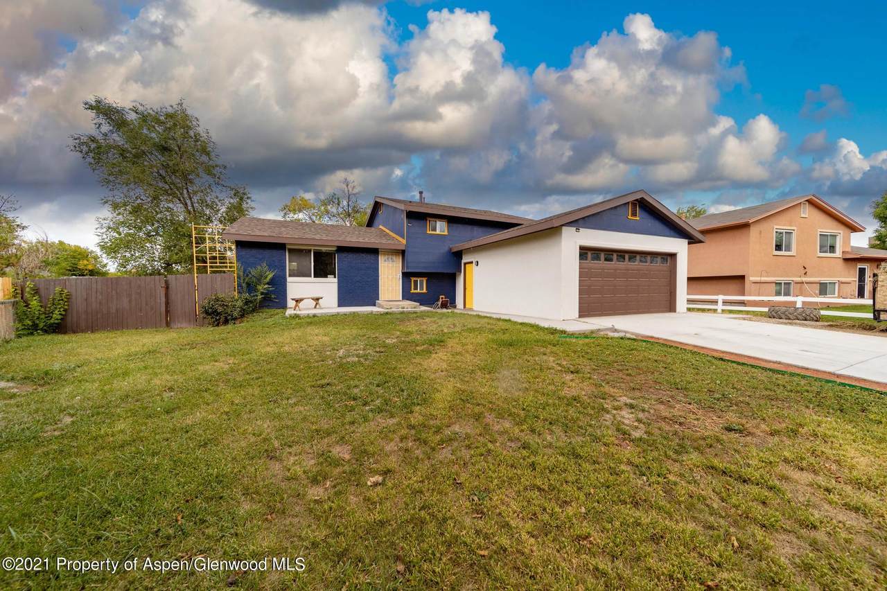 273 Danbury Circle - Photo 1