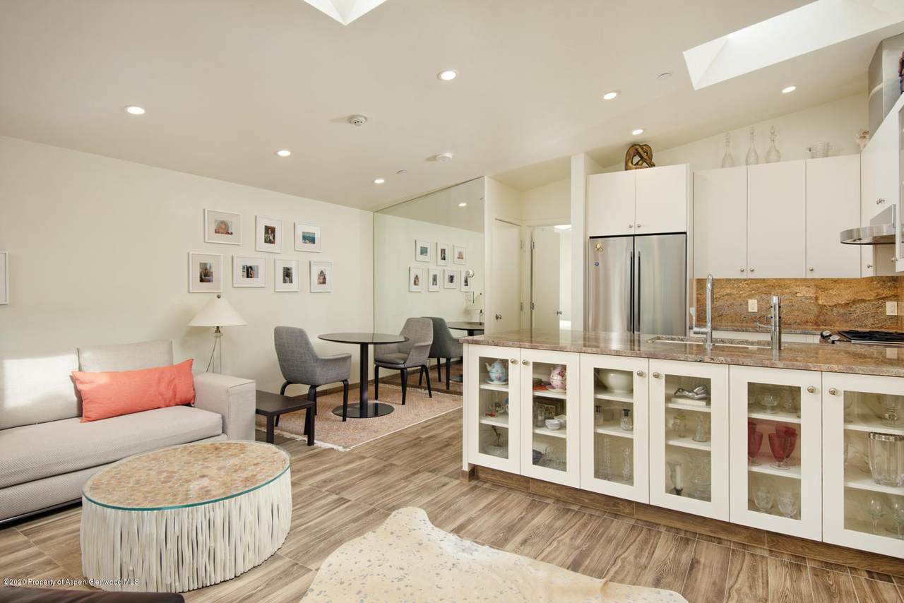611 West End Street - Photo 1