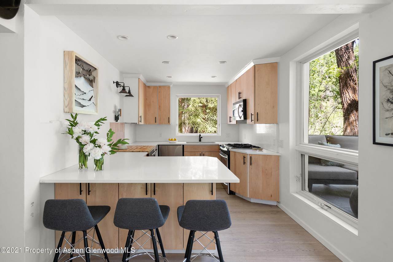 1022 Hyman Avenue - Photo 1