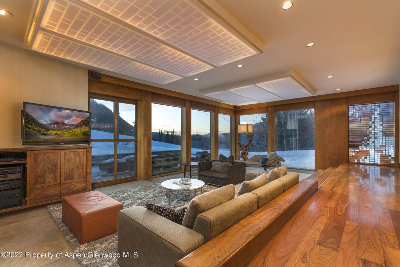 700 Ute Avenue - Photo 1