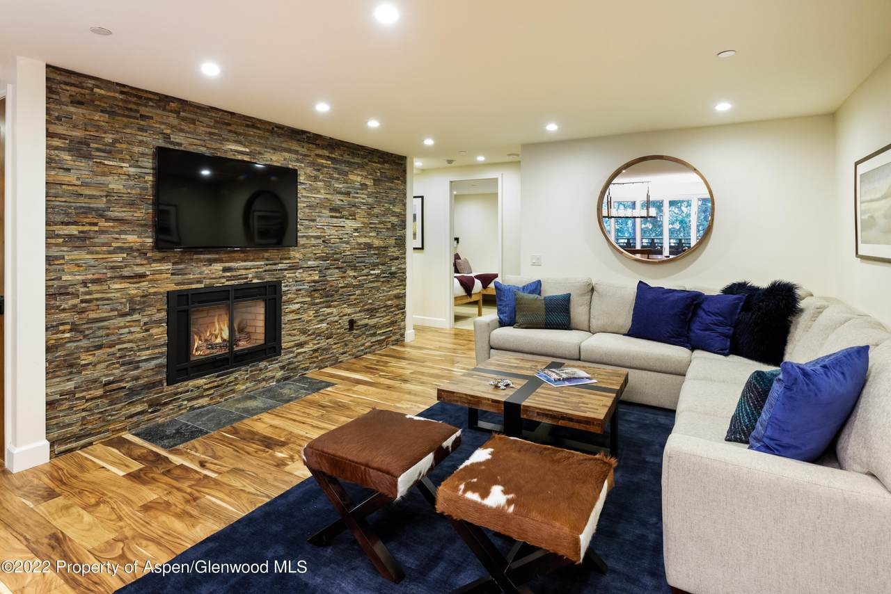 611 West End Street - Photo 1