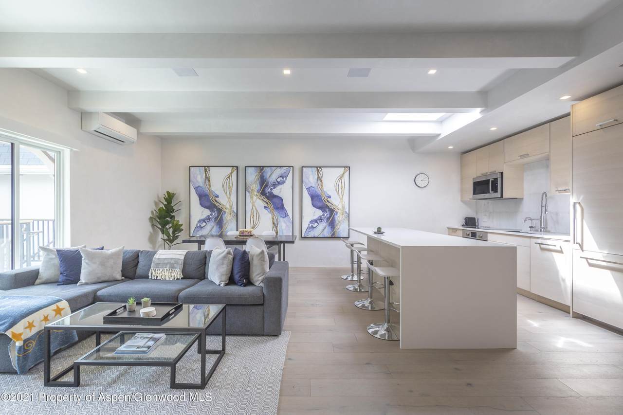 725 Durant Avenue - Photo 1