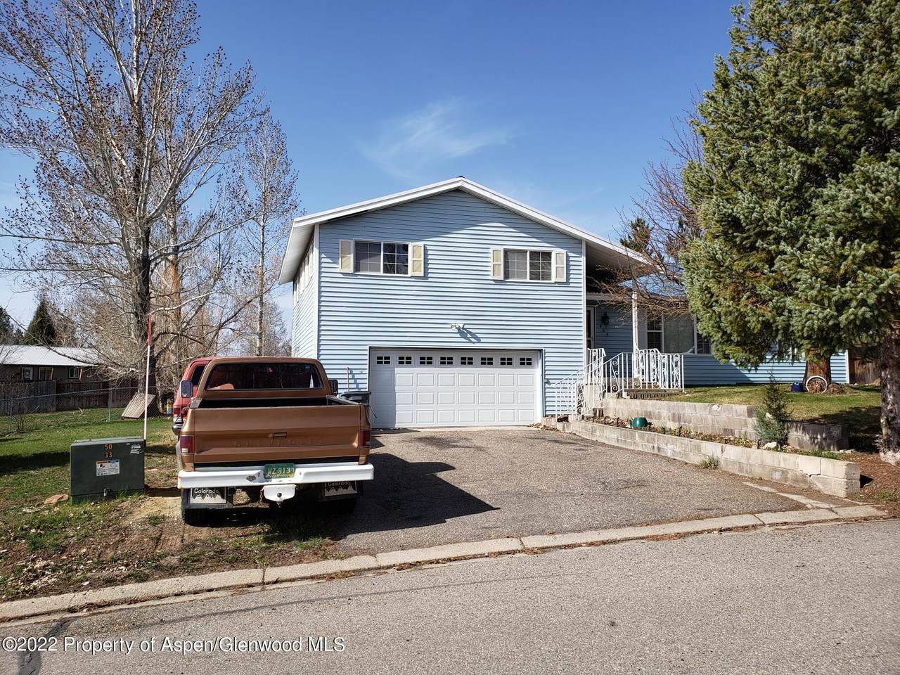 426 Clover Circle - Photo 1