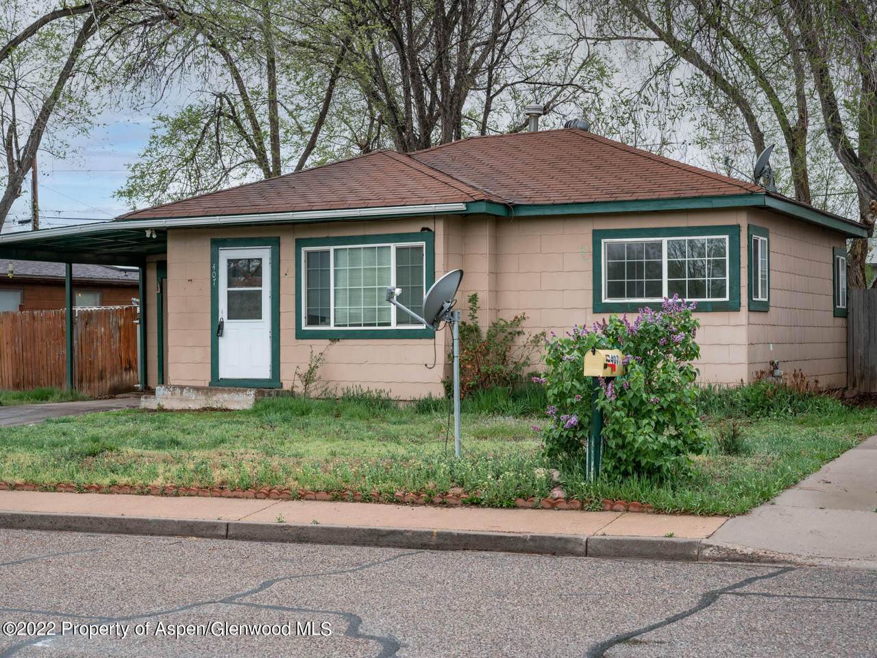 407 Prefontaine Avenue - Photo 1