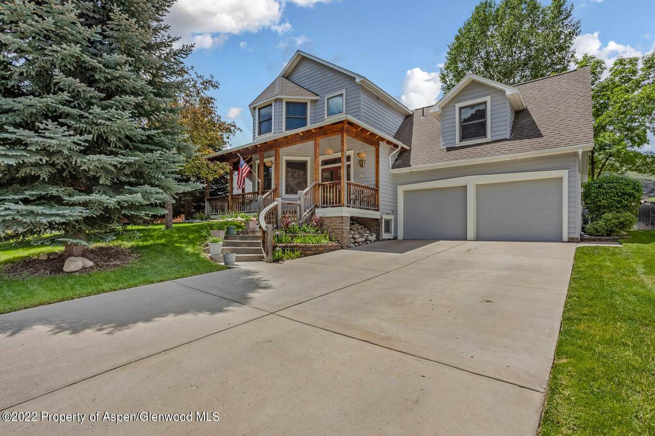 1905 Colorow Road - Photo 1