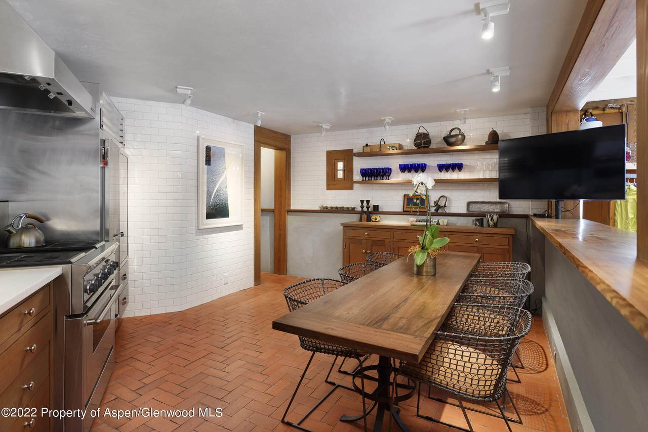 325 Park Avenue - Photo 1