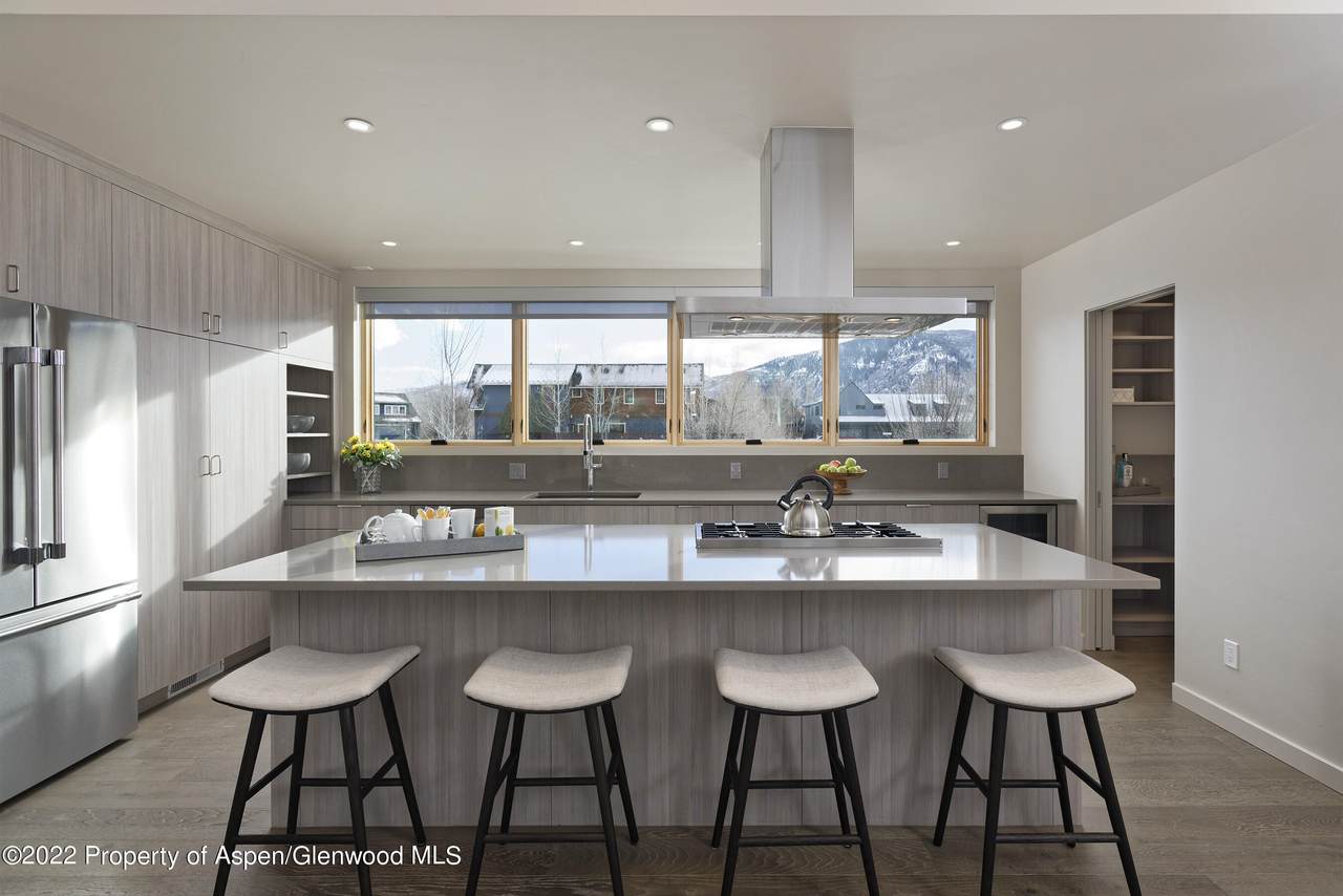 108 Valley Court - Photo 1